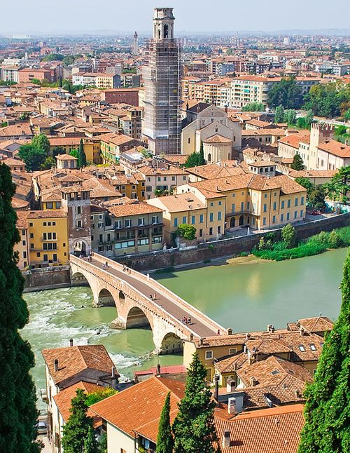 car hire with driver in Verona photo city 45